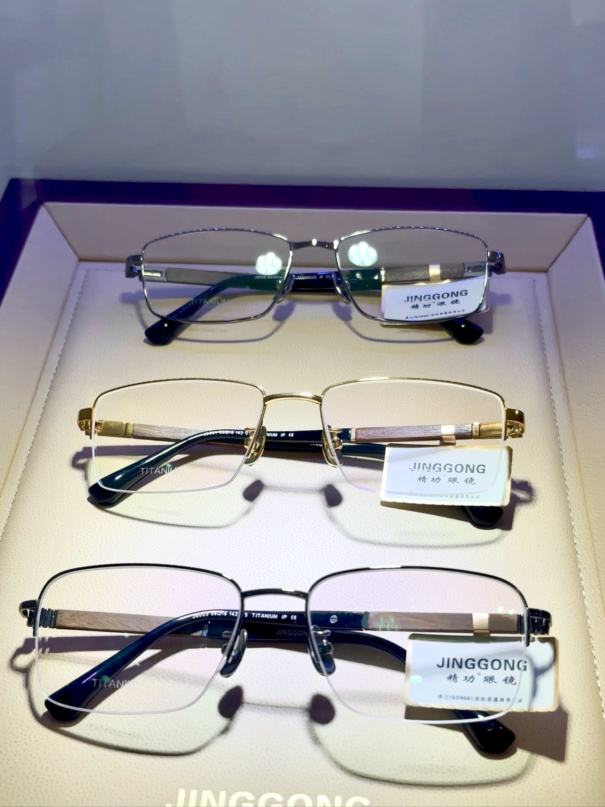 花梨木半框眼鏡 i沉穩(wěn)成熟商務(wù)風(fēng)的頂級配飾